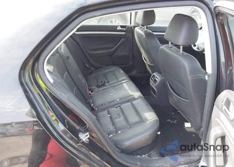 2008 Volkswagen Jetta Wolfsburg Edition z USA, uszkodzony, nr VIN 3VWRJ71K48M176889